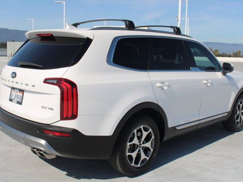 Used 2020 Kia Telluride EX FWD image 3