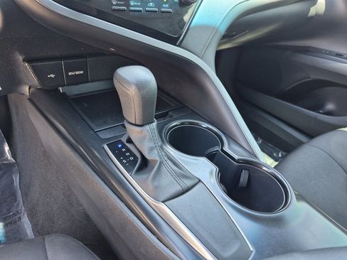 Used 2020 Toyota Camry LE FWD image 12