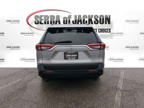 Used 2020 Toyota RAV4 LE image 7