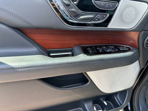 Used 2022 Lincoln Navigator Reserve w/ Equipment Group 201A image 24