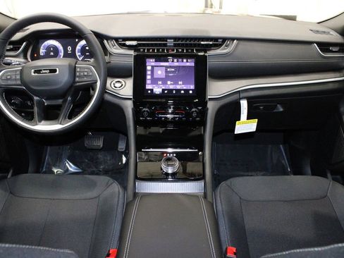 New 2025 Jeep Grand Cherokee Laredo w/ Luxury Tech Group I image 28