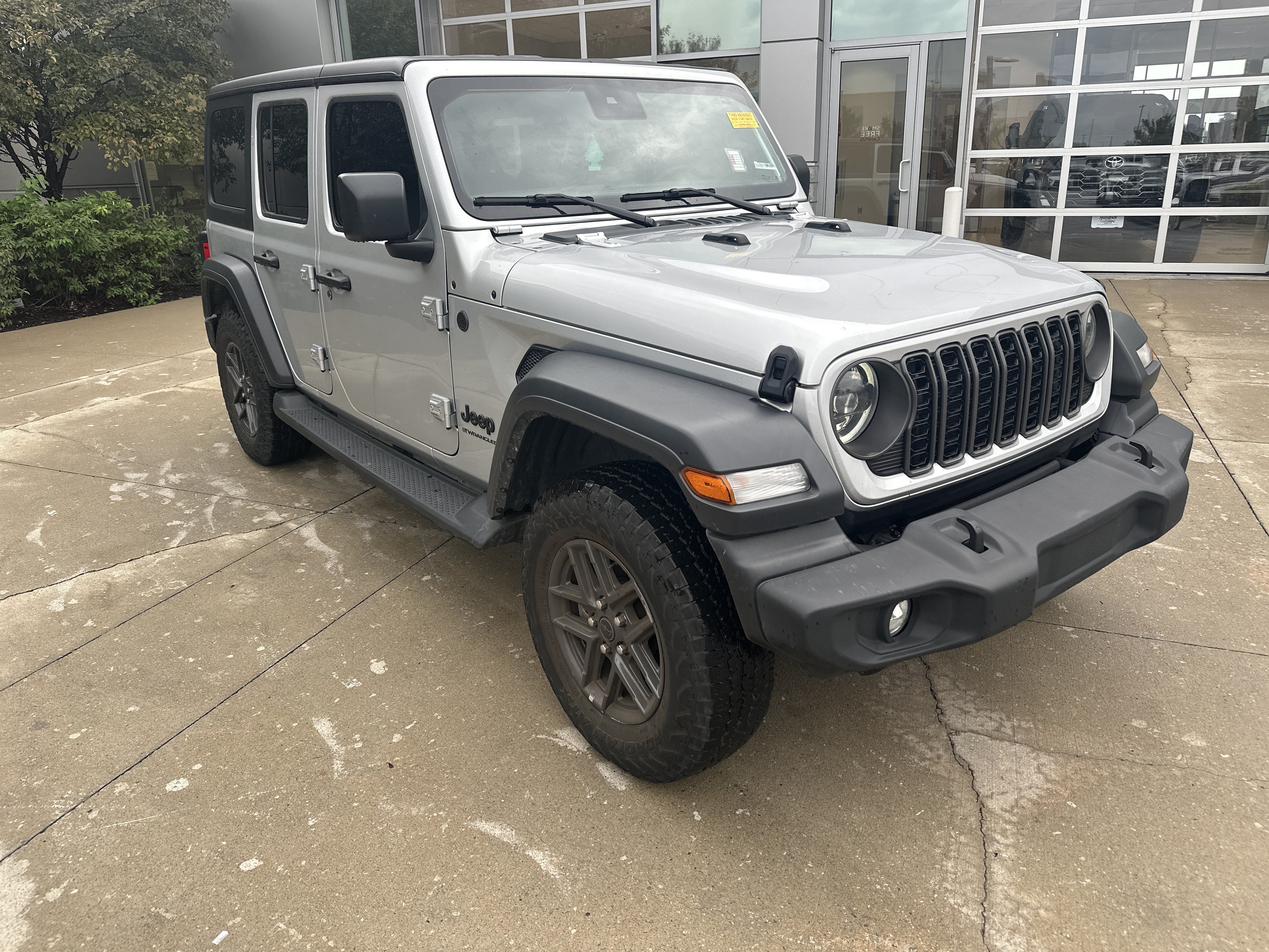 Used 2024 Jeep Wrangler Unlimited Sport AWD/4WD image 11