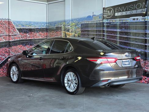 Used 2018 Toyota Camry XLE w/ Audio Package image 5