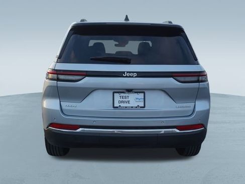 Used 2025 Jeep Grand Cherokee Laredo w/ Luxury Tech Group I image 8