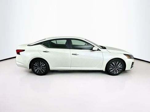 Used 2023 Nissan Altima 2.5 SV FWD image 10