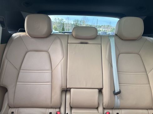 Used 2022 Porsche Cayenne Platinum Edition image 24