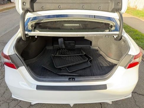 Used 2020 Toyota Camry SE image 14