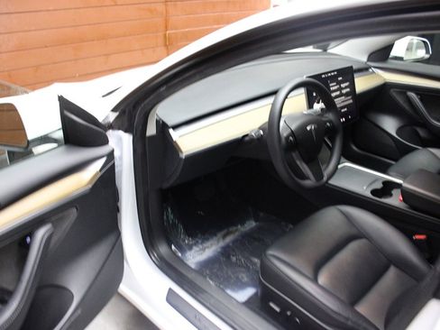 Used 2023 Tesla Model 3 Standard Range image 2