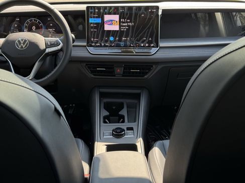 New 2025 Volkswagen Tiguan SE image 30