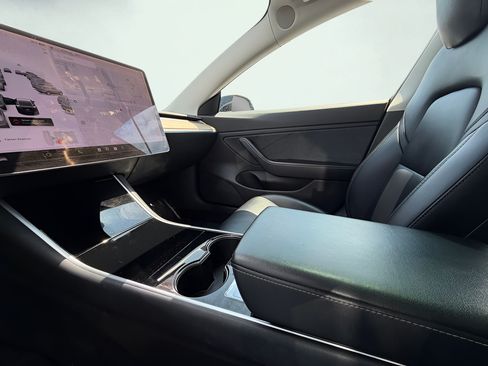 Used 2019 Tesla Model 3 Mid Range RWD image 47