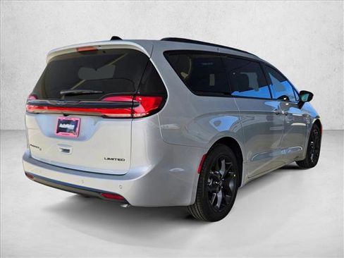 New 2026 Chrysler Pacifica Limited image 2