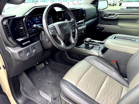 Used 2022 Chevrolet Silverado 1500 ZR2 w/ Technology Package image 11