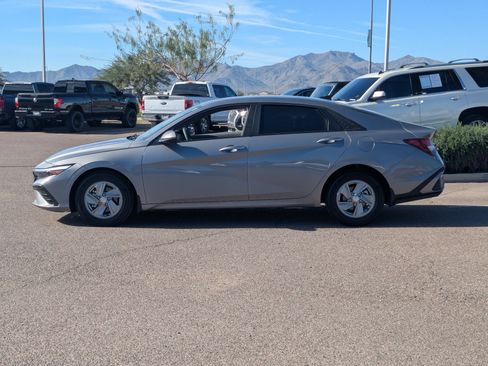 Certified 2024 Hyundai Elantra SE image 6