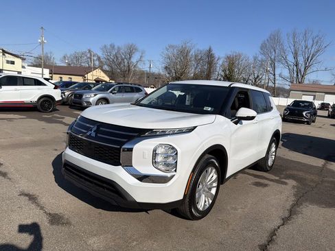 New 2026 Mitsubishi Outlander ES image 9