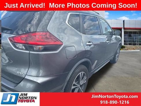 Used 2019 Nissan Rogue SV w/ Sun & Sound Touring Package FWD image 5