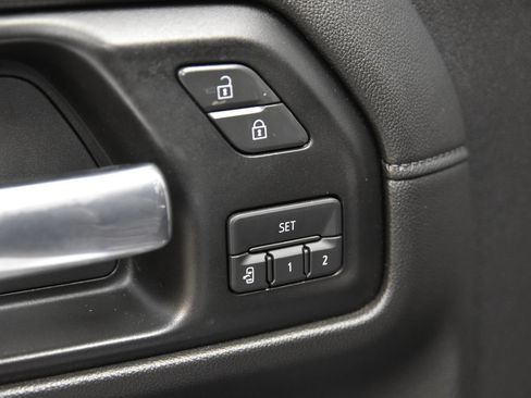 Used 2020 GMC Sierra 1500 SLT RWD image 13