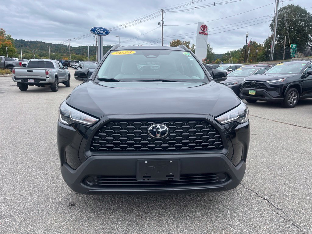 Used 2024 Toyota Corolla Cross LE w/ Moonroof Package AWD/4WD image 2