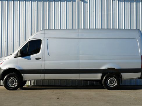 Used 2023 Mercedes-Benz Sprinter 2500 image 9