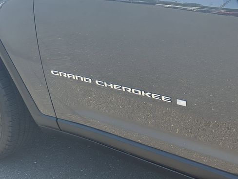 Used 2023 Jeep Grand Cherokee Laredo w/ Luxury Tech Group I AWD/4WD image 30