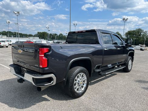 Used 2024 Chevrolet Silverado 2500 LTZ w/ LTZ Convenience Package AWD/4WD image 5