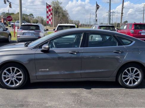 Used 2017 Ford Fusion SE image 5