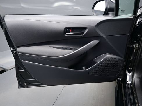 Used 2025 Toyota Corolla LE FWD image 9