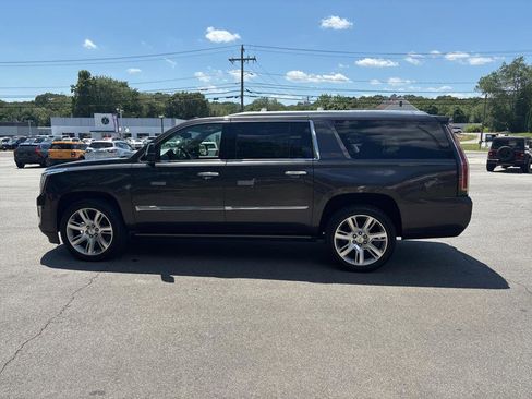 Used 2016 Cadillac Escalade ESV Premium image 4