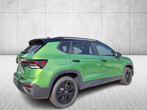 New 2026 Volkswagen Taos SE image 5