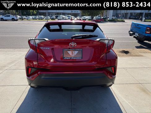 Used 2020 Toyota C-HR XLE FWD image 6