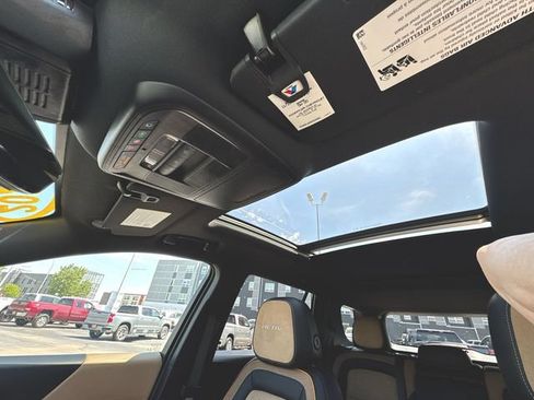 Used 2025 Chevrolet Equinox ACTIV w/ Safety and Technology Package AWD/4WD image 18