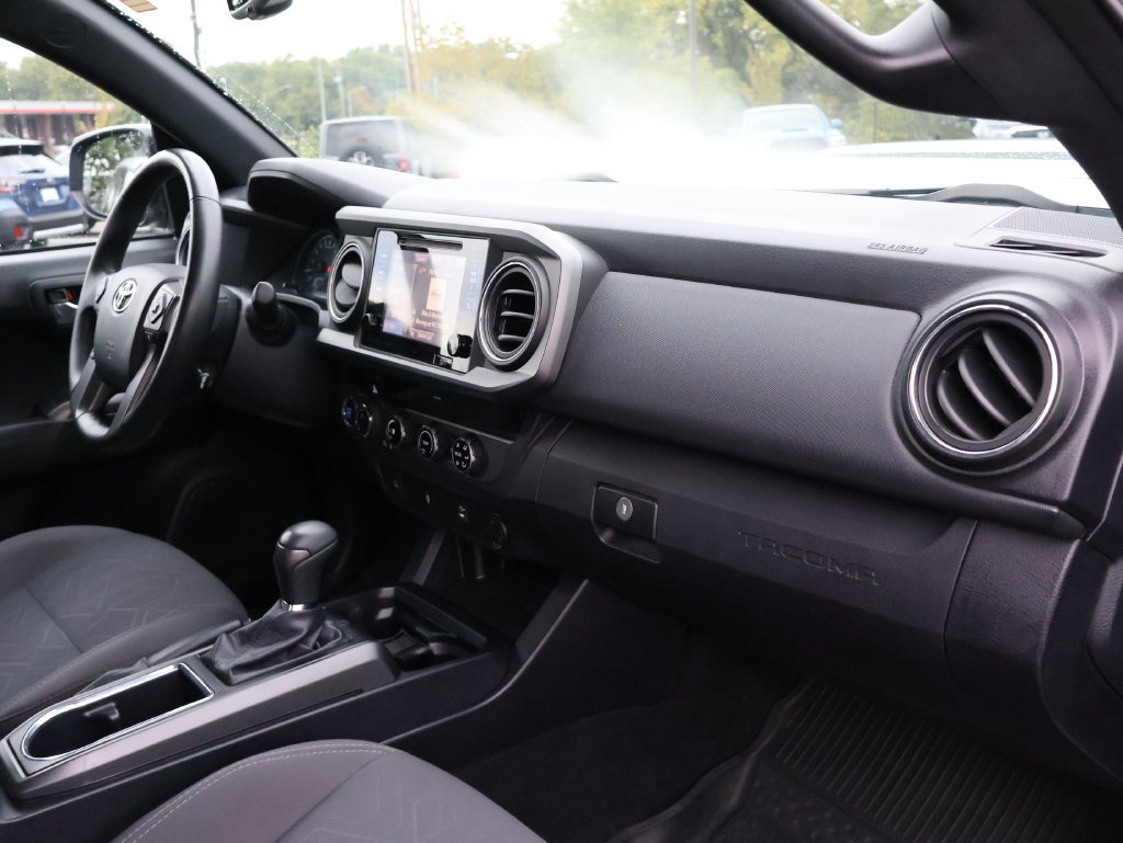 Used 2017 Toyota Tacoma TRD Sport w/ Tow Package (A/T) AWD/4WD image 9