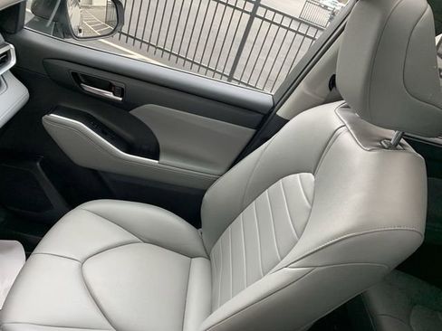 Certified 2024 Toyota Highlander XLE AWD/4WD image 31