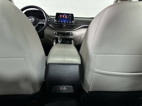 Used 2025 Nissan Altima 2.5 SV FWD image 22
