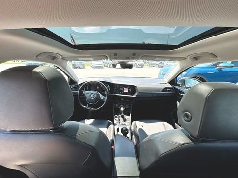 Used 2019 Volkswagen Jetta SEL w/ Cold Weather Package FWD image 21