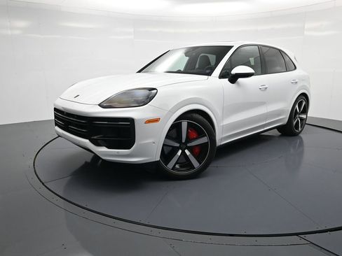 Certified 2025 Porsche Cayenne Turbo AWD/4WD image 1