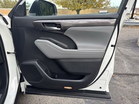 Used 2021 Toyota Highlander Limited image 50