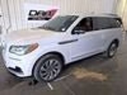 Used 2023 Lincoln Navigator Reserve AWD/4WD image 9