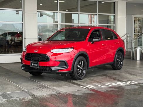 Used 2025 Honda HR-V Sport image 2