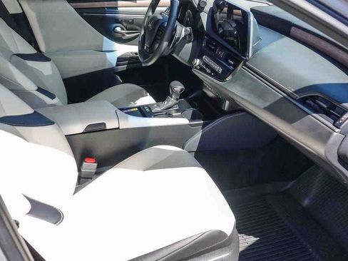 Used 2025 Lexus ES 300h w/ Premium Package FWD image 15