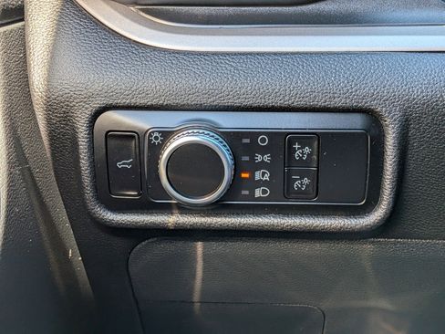 Used 2023 Ford Explorer XLT RWD image 29