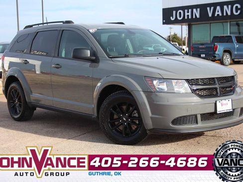 Used 2020 Dodge Journey SE w/ Blacktop Package image 1