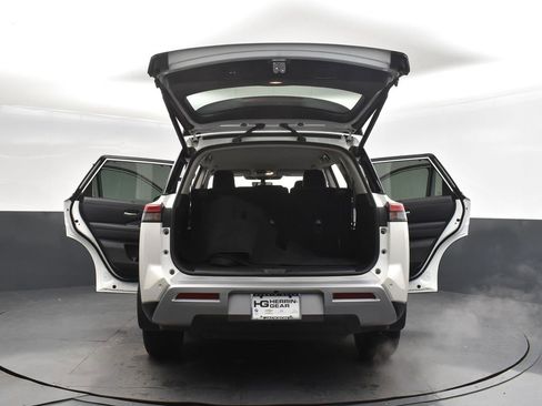 Used 2024 Nissan Pathfinder SL image 52