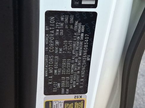 Used 2022 Kia Carnival EX FWD image 31