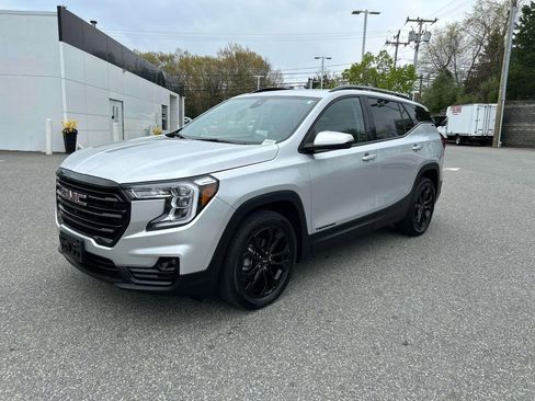 Used 2022 GMC Terrain SLT w/ Infotainment Package II AWD/4WD image 7