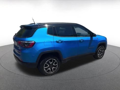 Used 2025 Jeep Compass Trailhawk AWD/4WD image 14