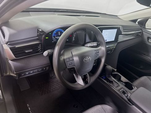 Used 2026 Toyota Camry LE w/ Convenience Package image 9