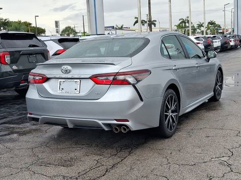 Used 2022 Toyota Camry SE FWD image 4