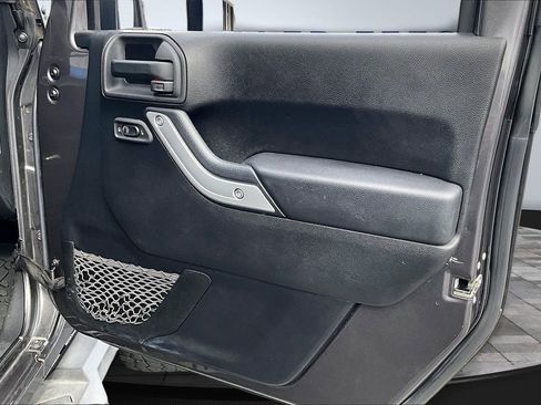 Used 2014 Jeep Wrangler Unlimited Sahara w/ Connectivity Group image 27