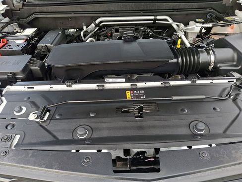 Used 2024 Chevrolet Colorado LT image 24