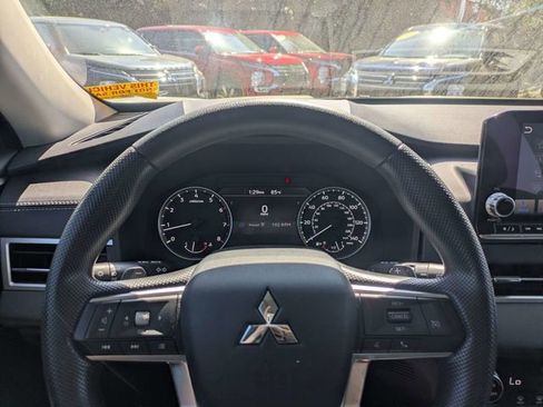 Used 2022 Mitsubishi Outlander ES image 27